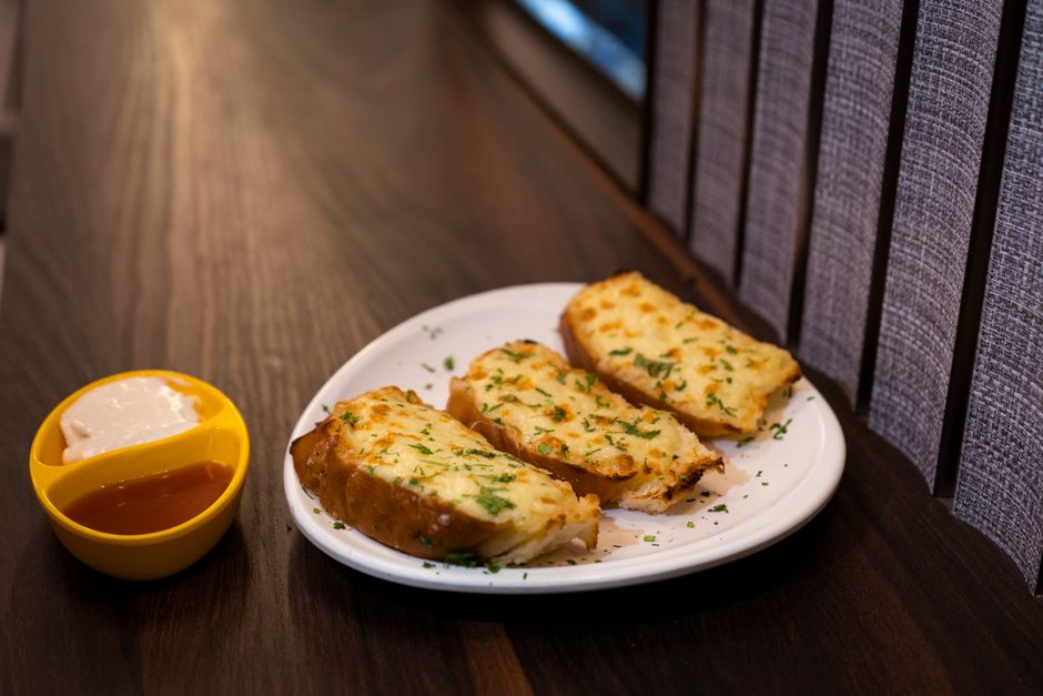 Garlic Herb Butter Bread