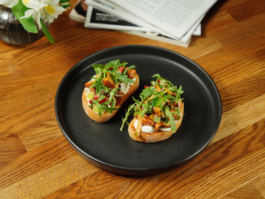 Peach and Goat Cheese Bruschetta